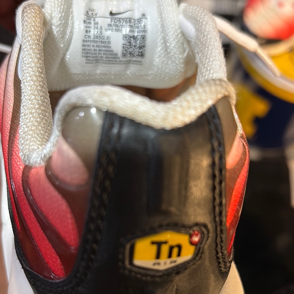 Nike Air Max Kids Sneakers - Red and White 6.5Y. Like new. - Picture 2 of 7